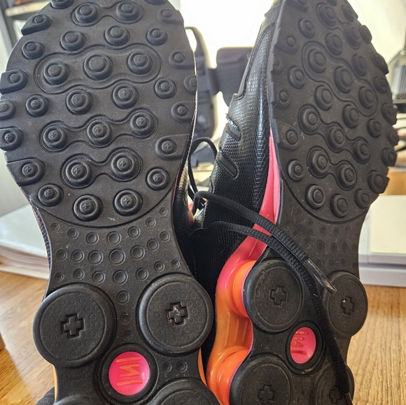 Nike Shox Women's Black and Pink Athletic Shoes Sz 10.5 See Pictures 488312-021 - Picture 9 of 10